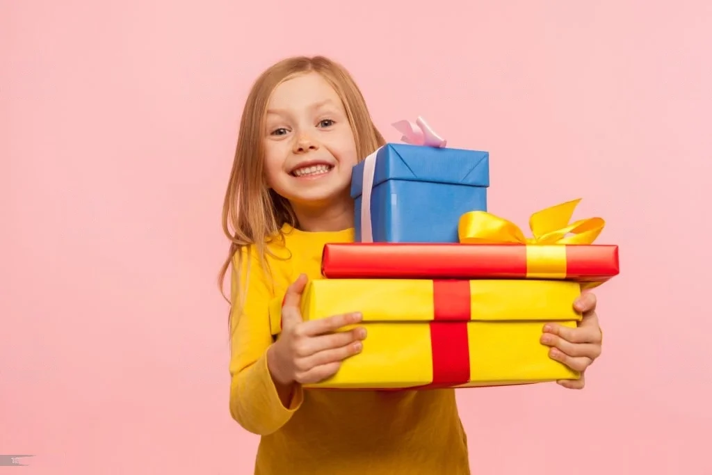 kid at isandboxy factory with presents and gifts